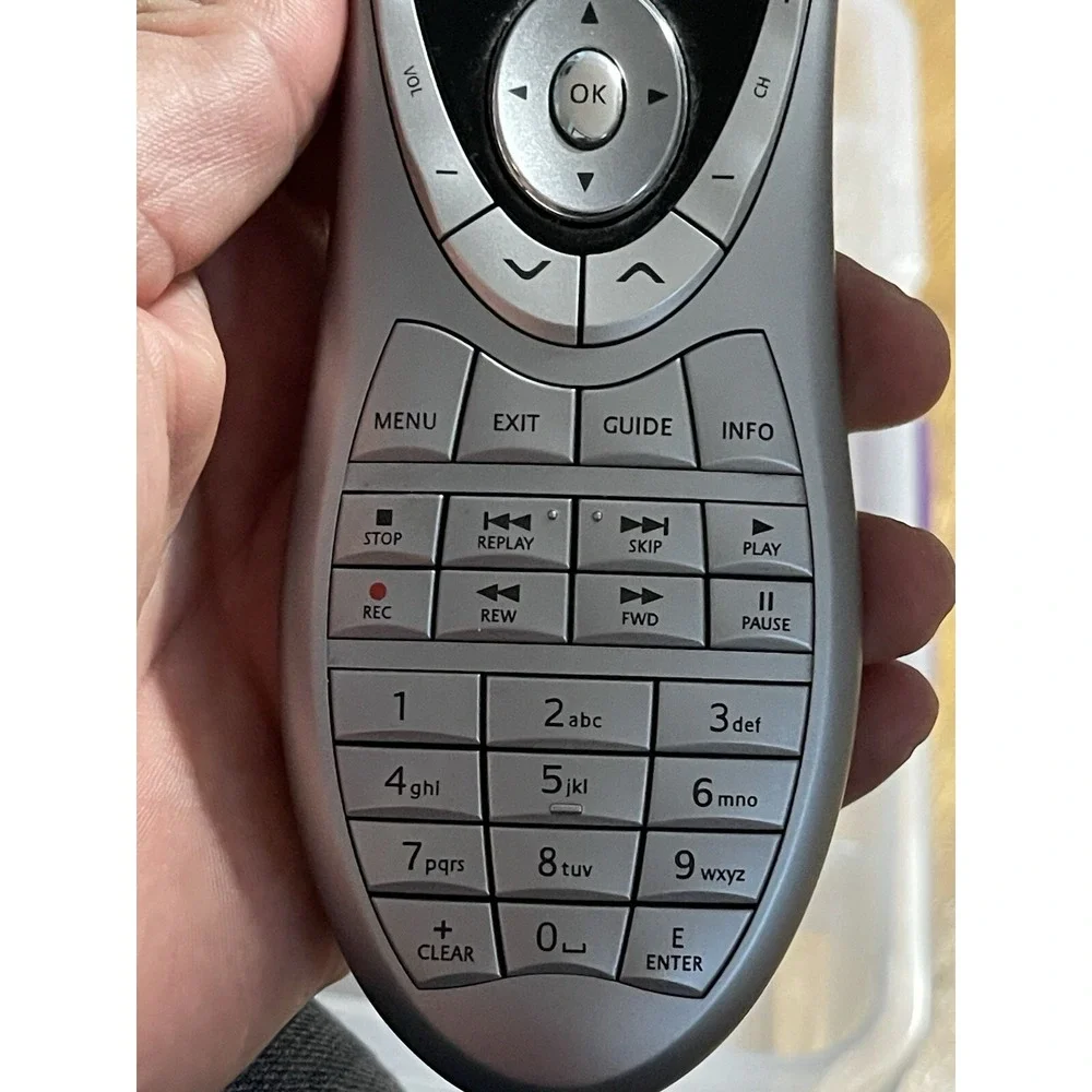 LOGITECH Harmony LCD Advanced Remote Control (needs Battery)